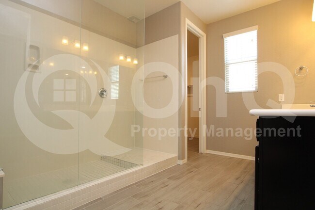Building Photo - 17120 N 9th Pl