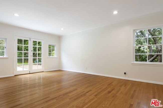 Building Photo - 18080 Karen Dr