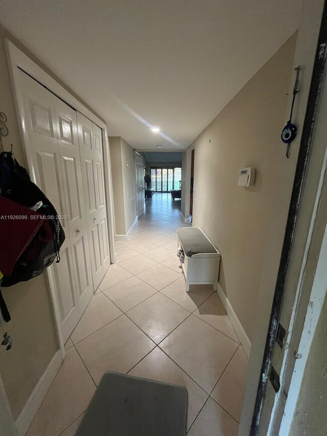 Building Photo - 16233 Laurel Dr