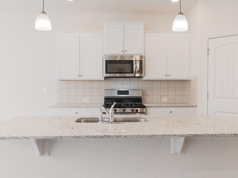 Building Photo - 114 Valimar Dr