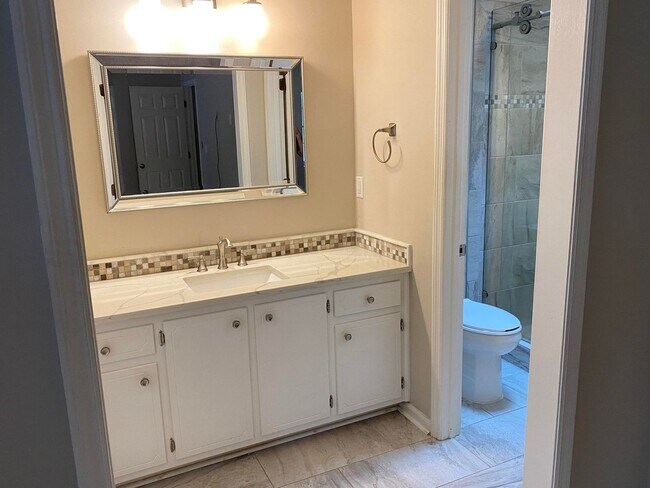 Building Photo - 654 Tara Ln