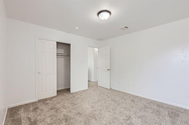 Building Photo - 131 Lavaca Loop