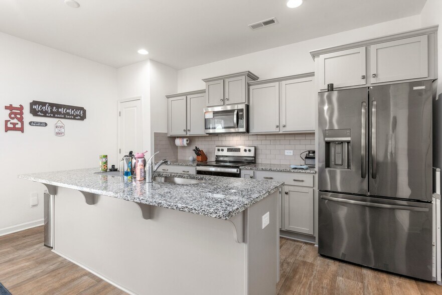 Building Photo - 128 Mooring Dr