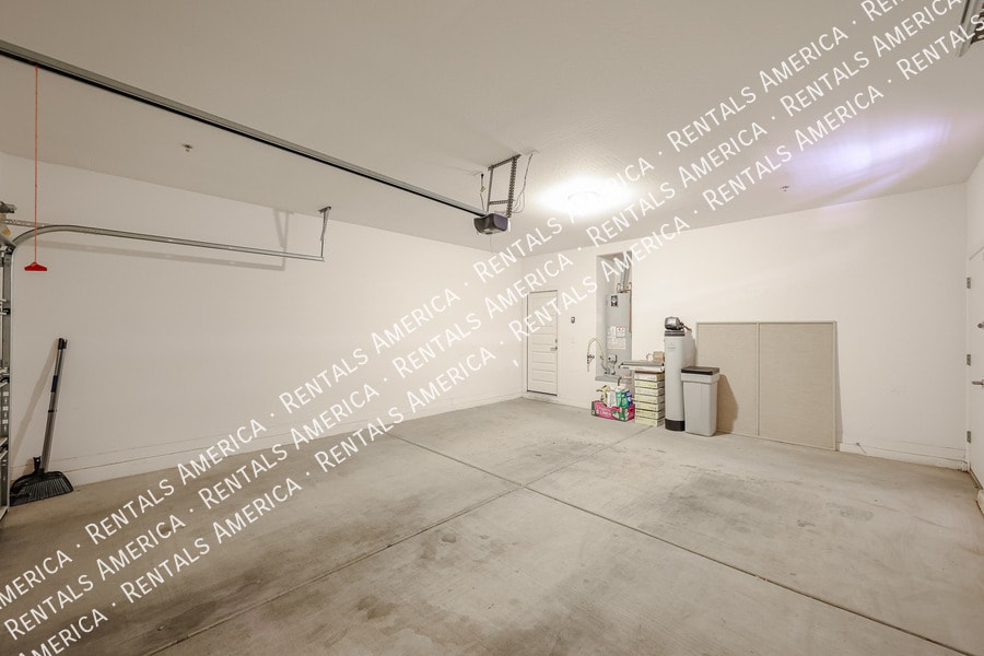 Building Photo - 3710 E Lodgepole Dr