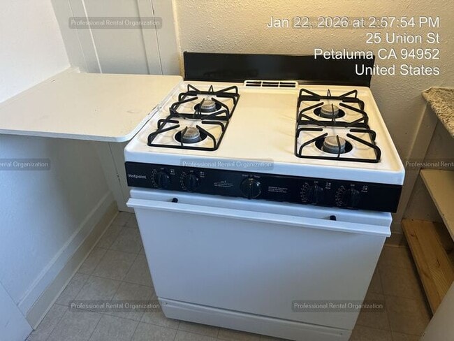 Building Photo - One bedroom Gem in Heart of Quaint, Historic West Petaluma