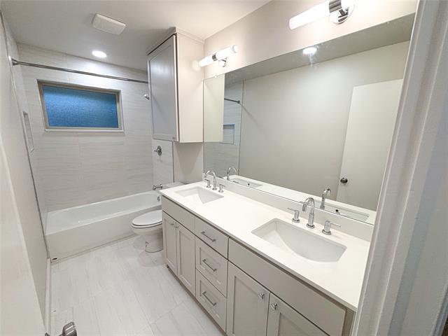Building Photo - 2109 Highwood Dr