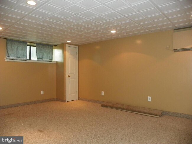 Building Photo - 356 Saybrook Ln