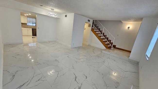 Building Photo - 3056 Riverside Dr