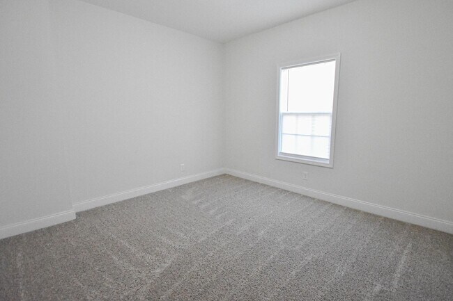 Building Photo - Pet Friendly Four Bedroom with Basement!