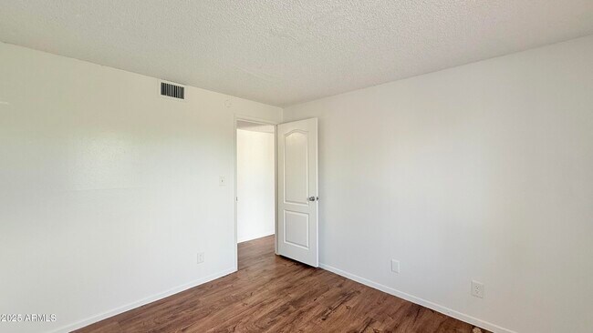 Building Photo - 2415 W Hazelwood St