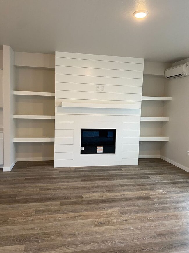 Building Photo - Brand new 3 and 4 Bedroom Townhomes in Lacey!