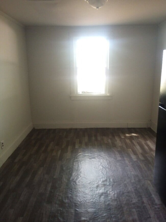 Building Photo - 1 bedroom 1 bathroom duplex in Clinton