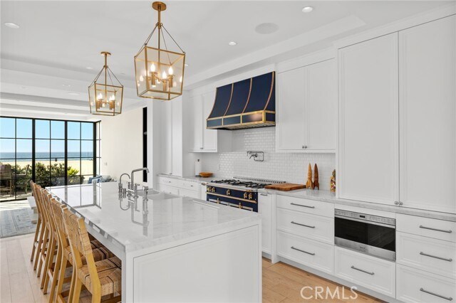 Building Photo - 2428 The Strand