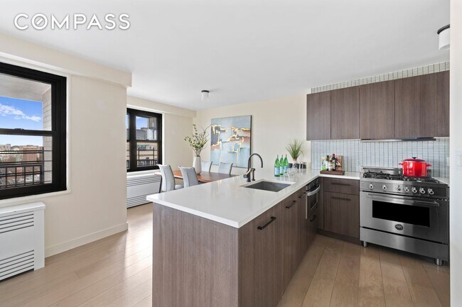 Building Photo - Spacious and Bright 2BD/2BA in UWS