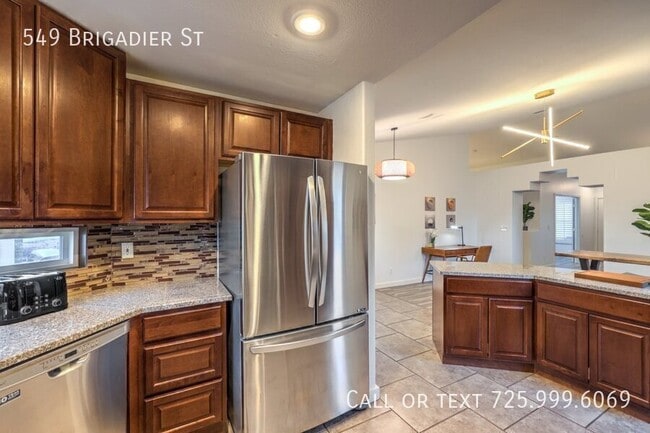 Building Photo - 549 Brigadier St