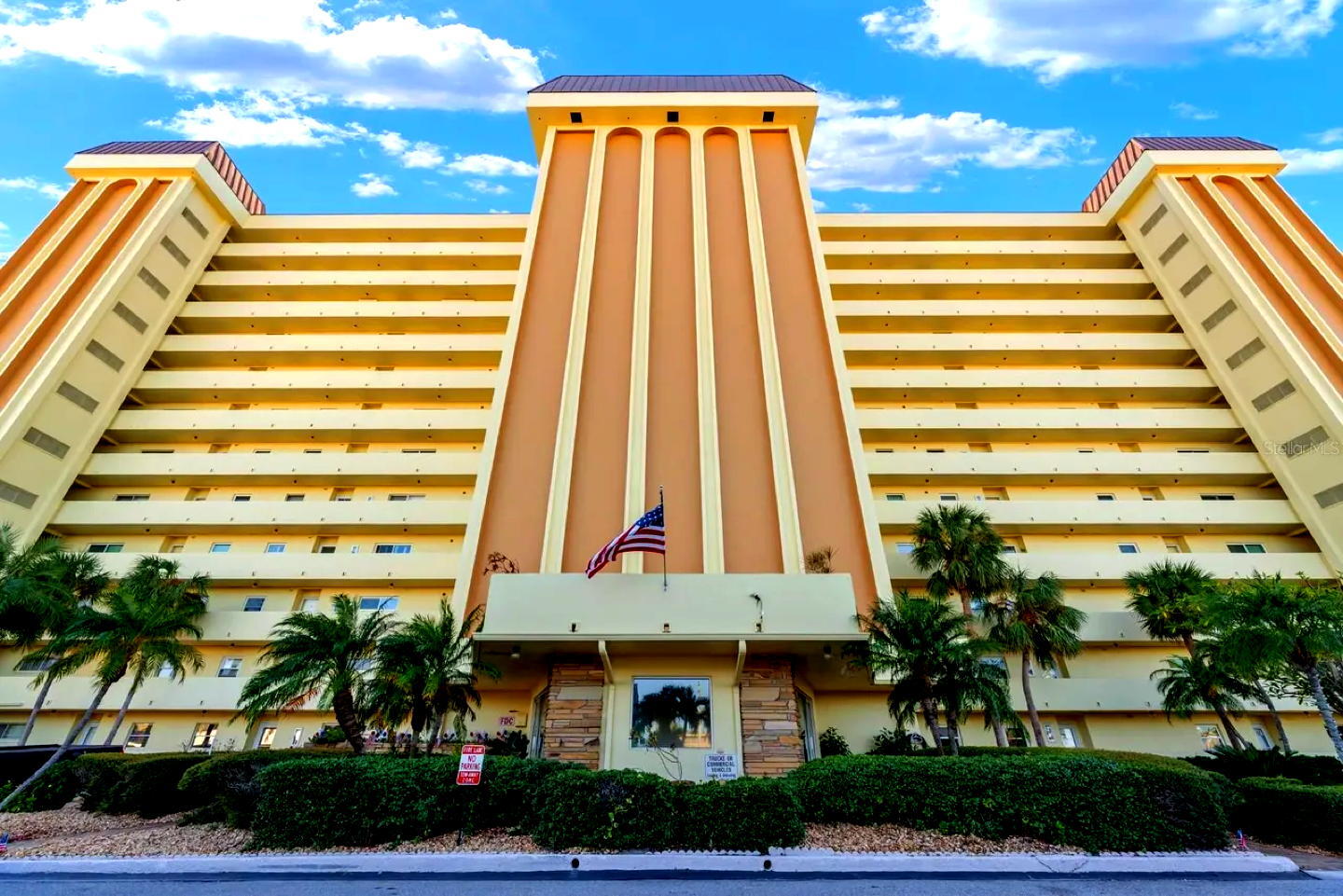 Building Photo - 4550 Cove Cir