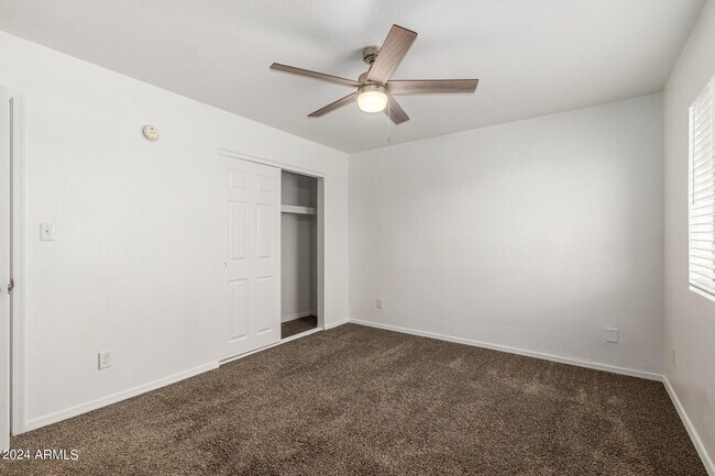 Building Photo - 4718 W Orangewood Ave