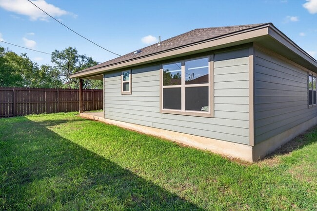 Building Photo - 830 Cypress Ln