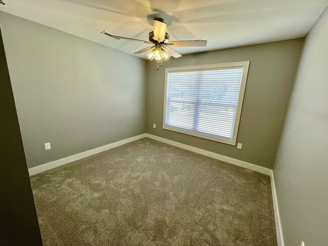 Building Photo - Modern 3 Bedroom Duplex in Irvine Acres!