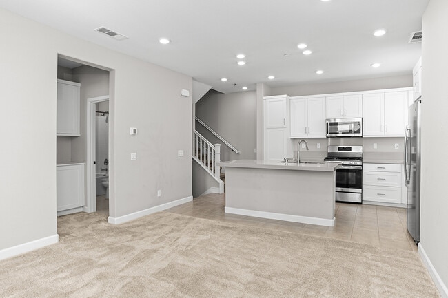 Building Photo - 1219 Sunrise View