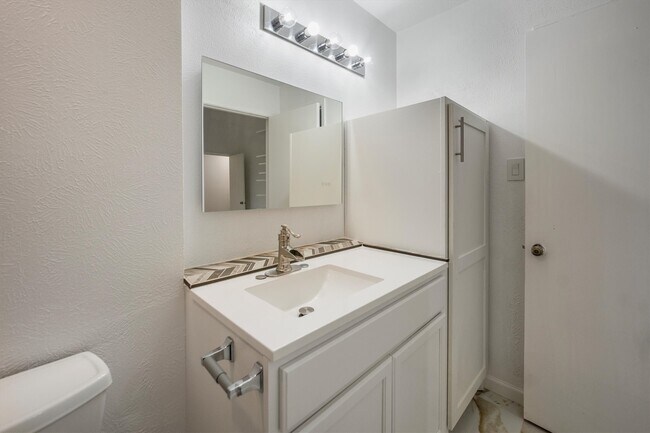 Building Photo - 3203 Golden Willow Dr