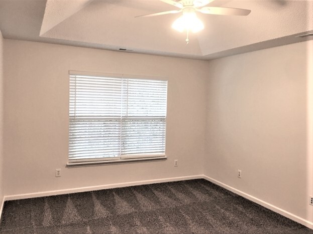 Building Photo - 113 Longbourne Way