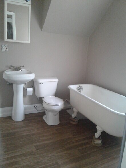 Building Photo - 673 Dale Street North