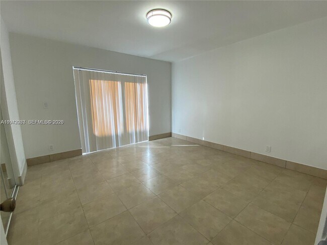 Building Photo - 11398 Royal Palm Blvd