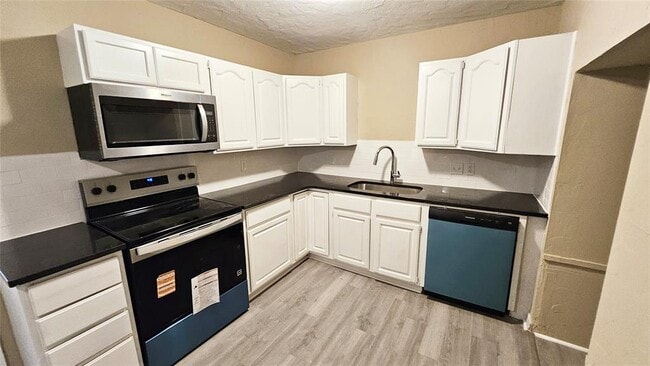 Building Photo - 4110 SE 11th St