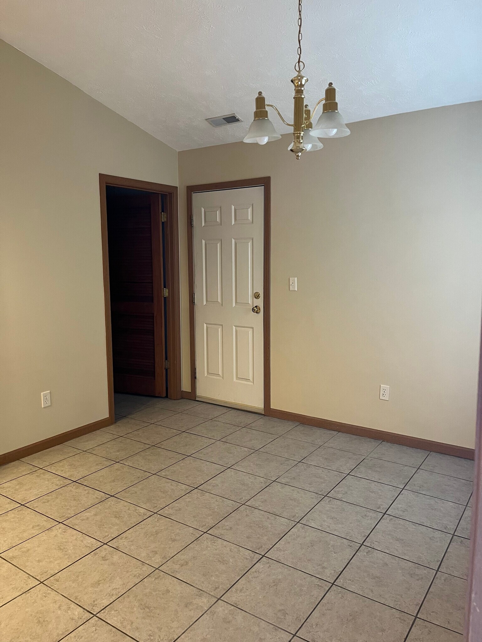 Building Photo - 3328 Hopkins Dr