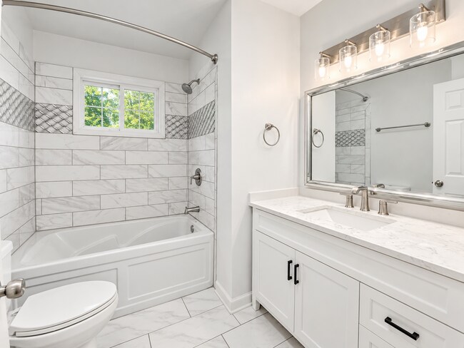 Building Photo - 2579 Bonnybrook Dr SW