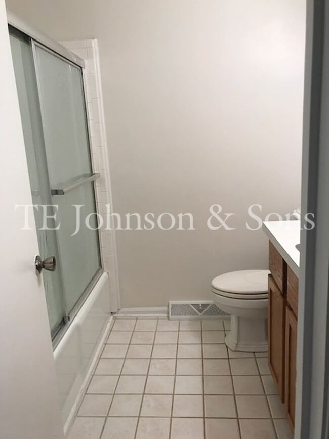 Building Photo - 3 Bed Home Situated near Hwy. 311 & Local Golf Course