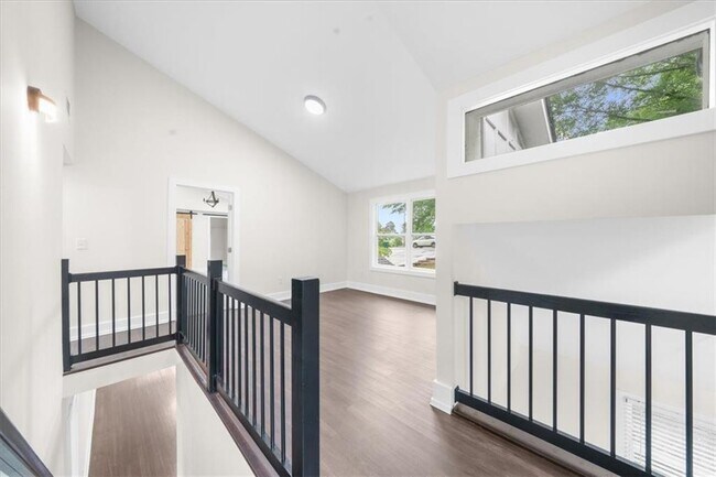 Building Photo - 146 Mt Paran Rd NE