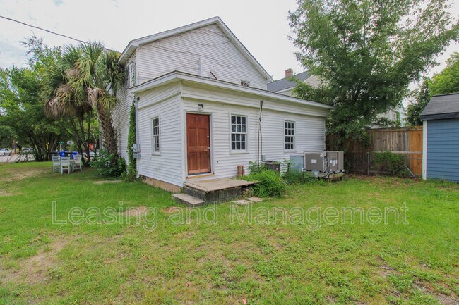 Building Photo - 211 W Poplar St