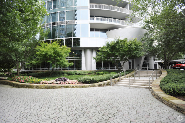 Building Photo - Buckhead Grand Condominium