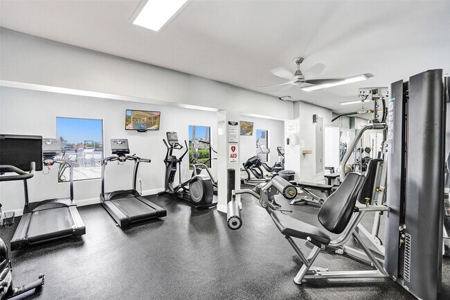 Building Photo - 683 Pelican Way