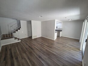 Building Photo - Large 2 Bedroom Home in Haceinda Heights!