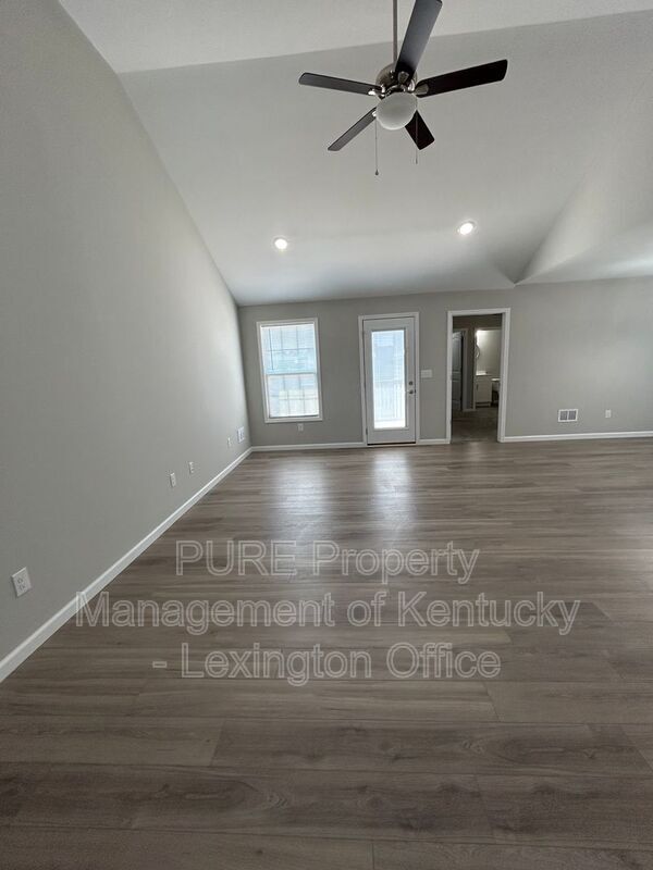 Building Photo - 263 Stoney Creek Way