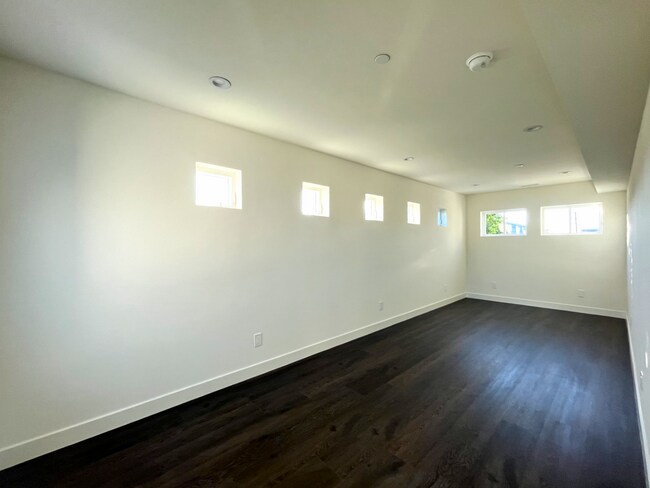 Building Photo - 4 Bed, 4.5 Bath Located in Hawthorne, CA