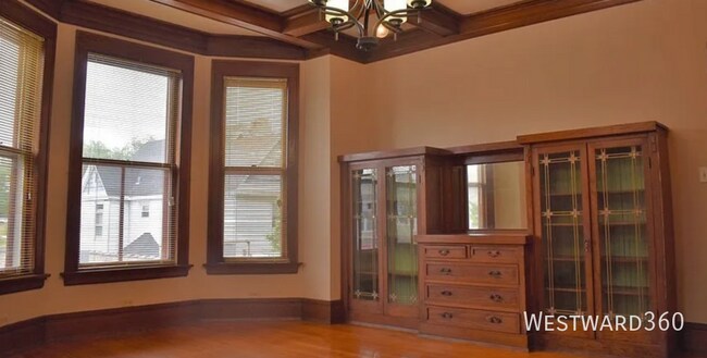 Building Photo - 420 N Marion St