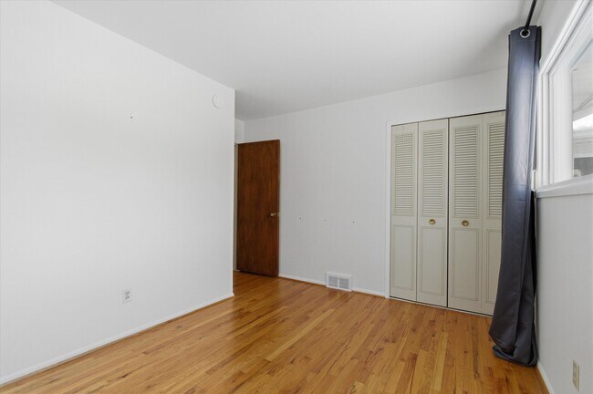 Building Photo - 1510 Barnard Rd