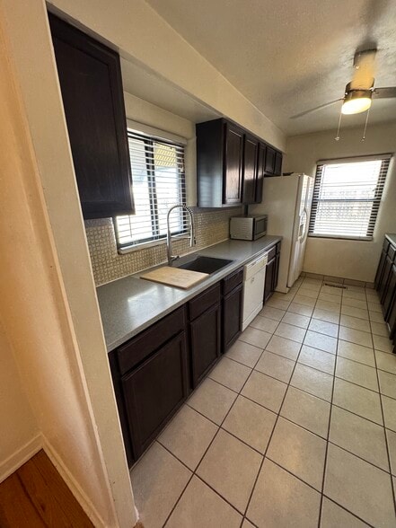 Building Photo - 2113 Madeira Dr NE