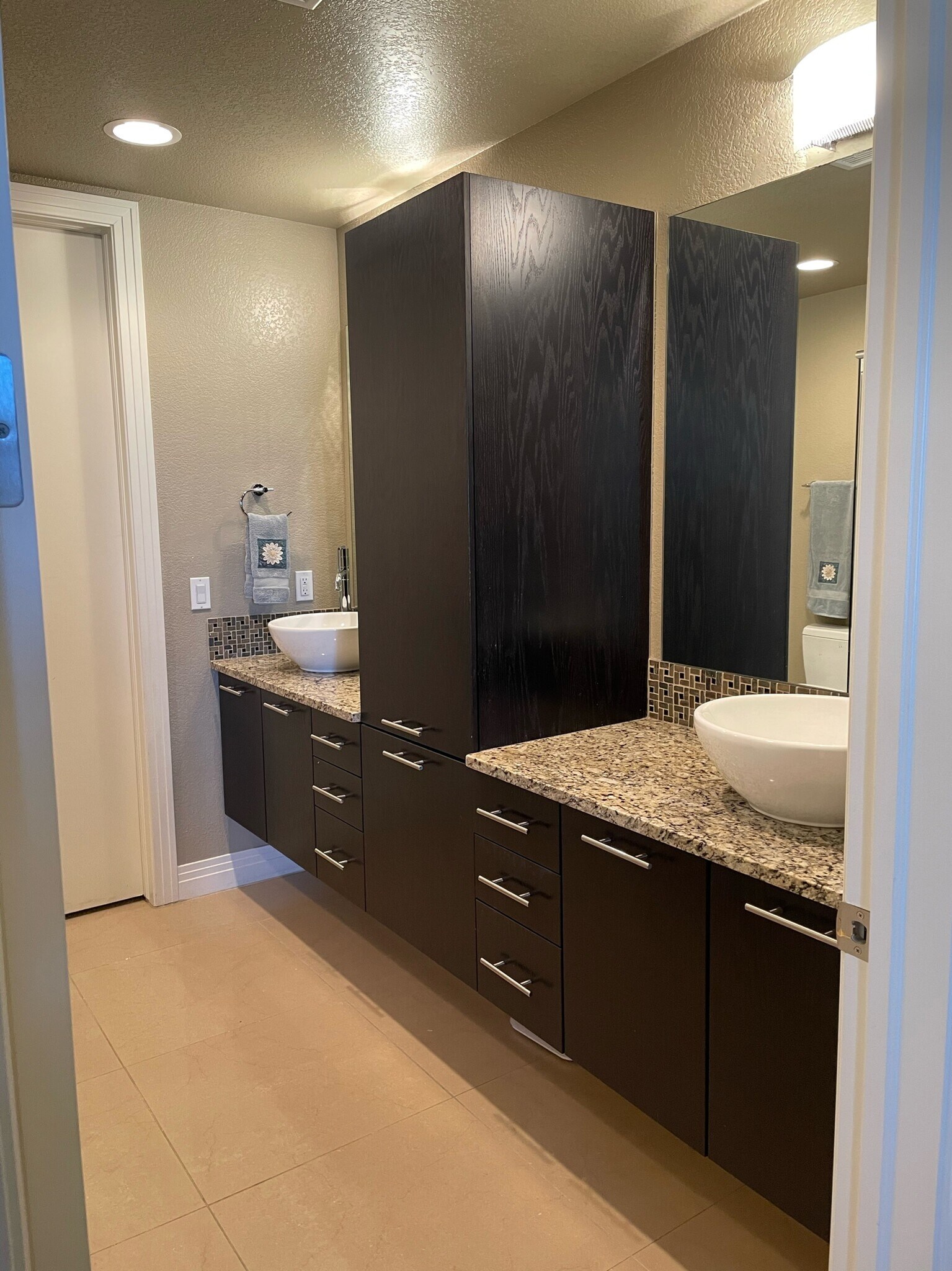 Building Photo - 2650 W Front Vw Crescent Dr