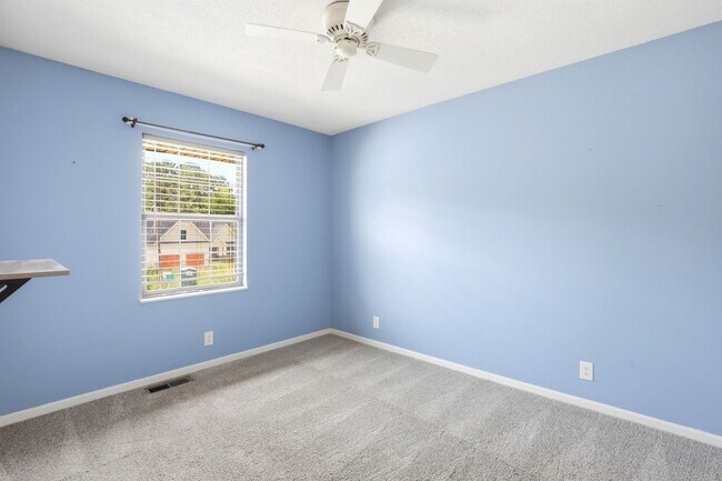 Building Photo - 102 Country Club Villa Dr