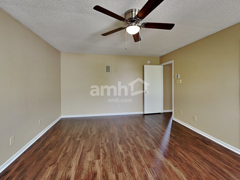 Building Photo - 6303 Abaca Way