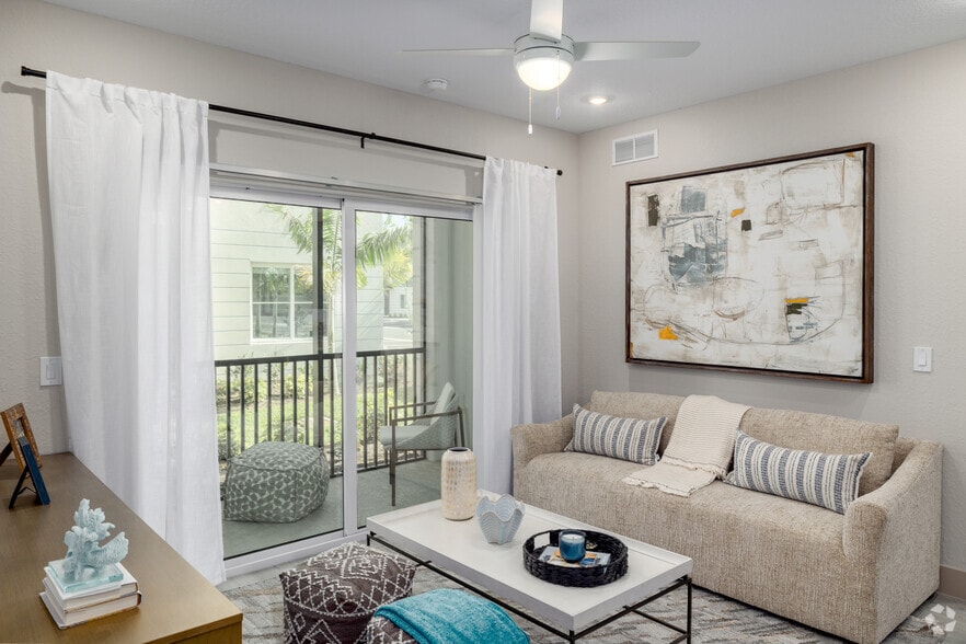 3BR, 2BA - 1,100SF - Living Room - Azalea Park