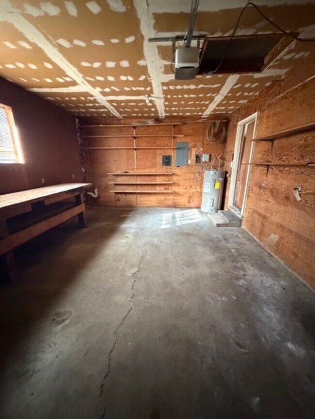 Building Photo - Beautiful 3 Bed 2 Bath House