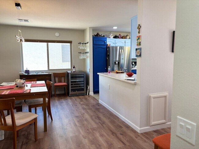 Building Photo - Beautifully updated 2 bedroom with large den/office area. In Leisure World a 45+ Active Adult Res...