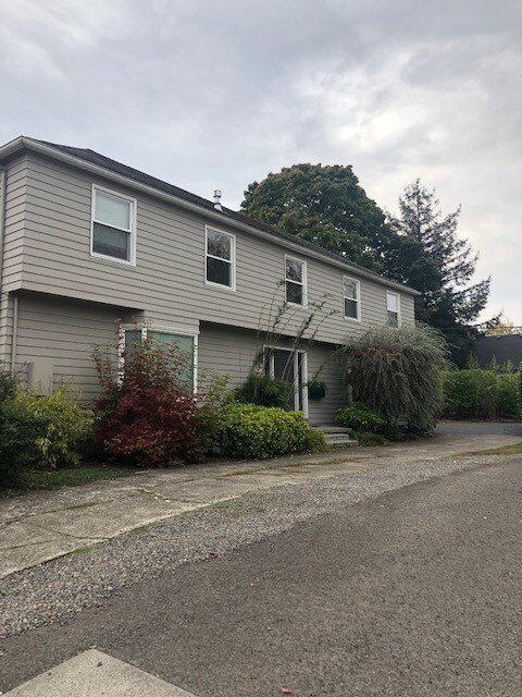 Front of building - 6623 N Vancouver Ave