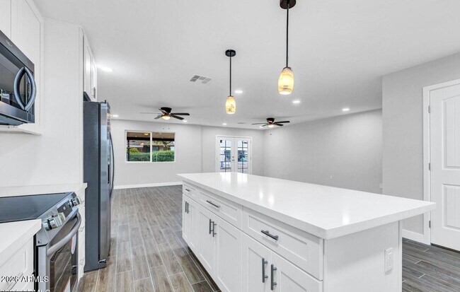 Building Photo - 10602 W Cumberland Dr